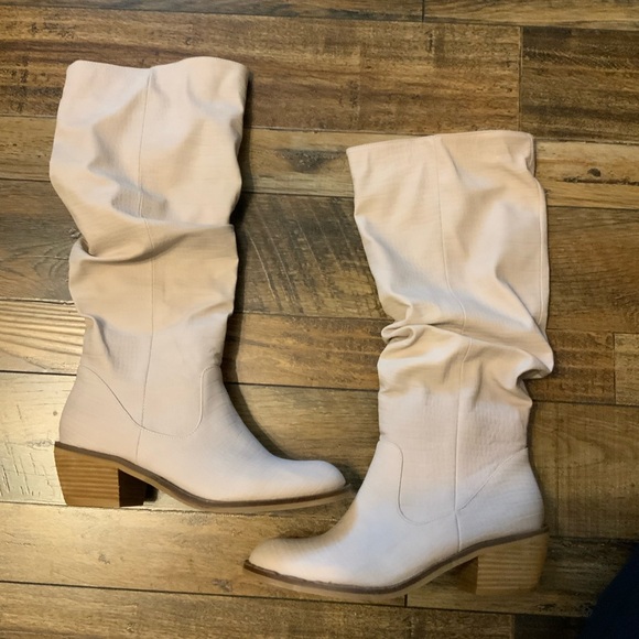 Corkys Hey Girl Womens 8 Shook Knee‎ High Slouch Boot Faux Leather Cream EUC - Picture 1 of 9